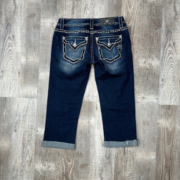 Miss Me Embroidered Flap Signature Cuffed Capri Jeans Size 27 - Picture 1 of 12